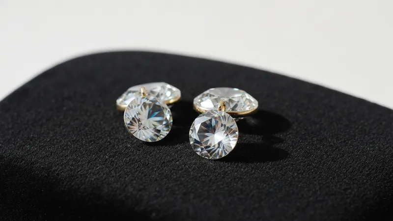 Bague émeraude 2023 : les couleurs qui dominent